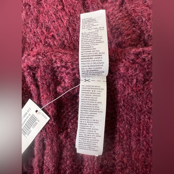 Old Navy Chunky Knit Infinity Scarf Women's One Size Fits All Burgundy Color - Picture 6 of 8